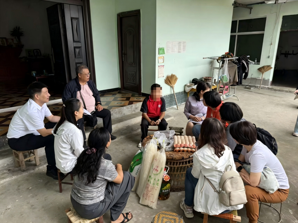 二十年相伴为爱再出发-银井小学六一慰问现场4.png