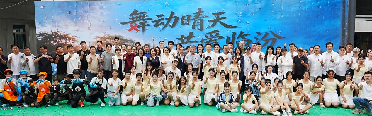 爱心送清凉 温情护成长